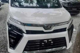 2019 toyota voxy zs