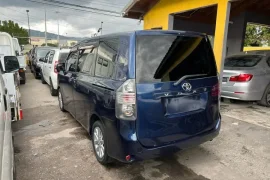 2010 Toyota voxy excellent condition