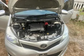 2012 Toyota vitz