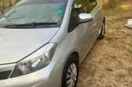 2012 Toyota vitz