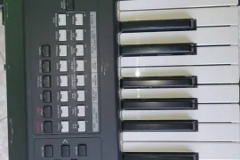 Yamaha mx61 keyboard piano