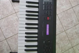 Yamaha mx61 keyboard piano