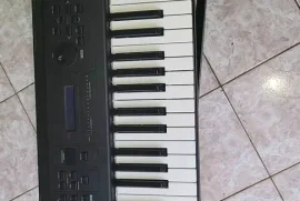 Yamaha mx61 keyboard piano